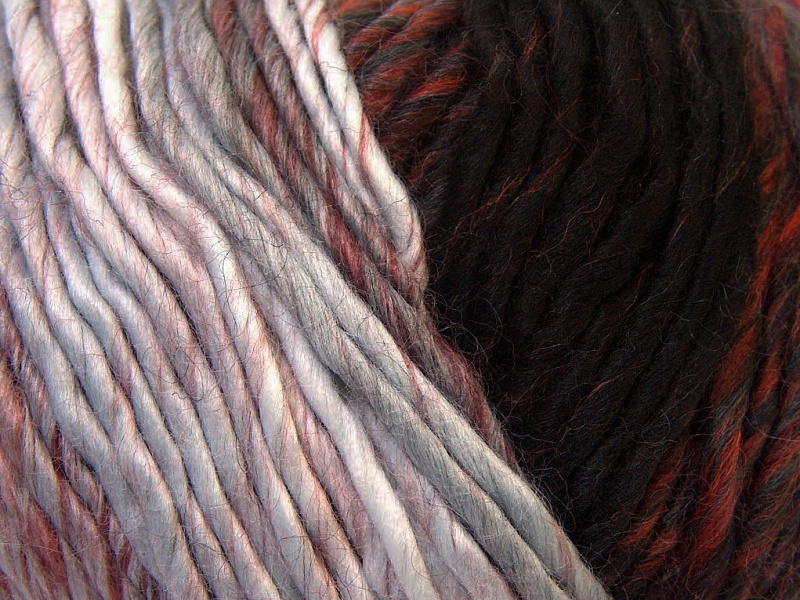 Acacia Yarns Aurora Yarn in Colorway 011