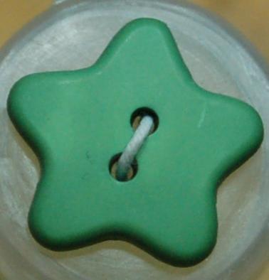 #A0316 19mm (3/4 inch) Star Fashion Button by Blue Moon - Green