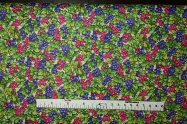 Hoffman Fabrics Print - Tiny Delights C321 Cream