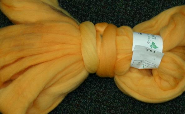 Ivy Brambles Merino 4oz Roving - Cantaloupe