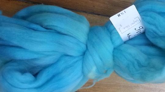 Ivy Brambles Merino 4oz Roving - Tropical Blue Ivy Brambles Merino 4oz Roving - Tropical Blue