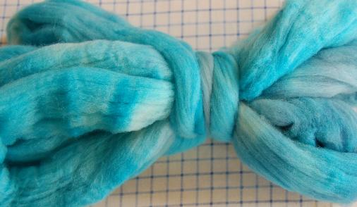 Ivy Brambles Merino 4oz Roving - Wild Blueberry