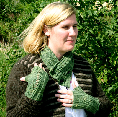 Cozy Weekend Neck Warmer and Fingerless Mittens Pattern