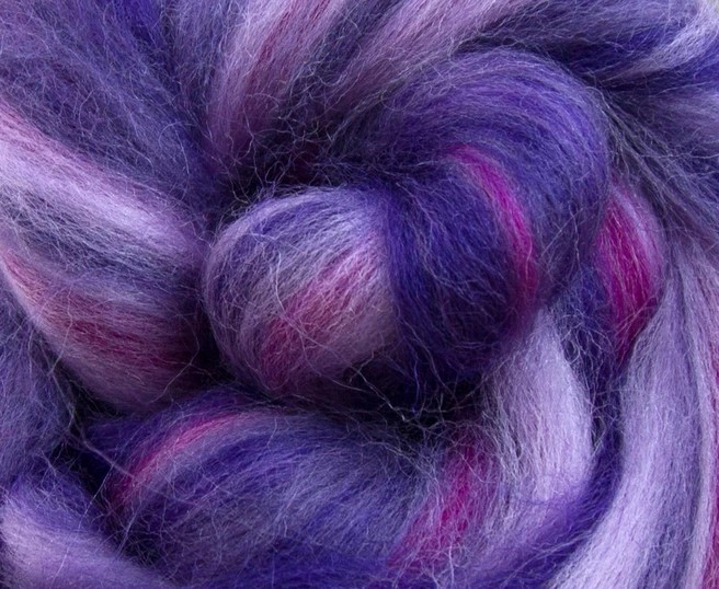 23 Micron Superfine Dyed Merino Combed Top - 115 g (4.0 oz) - Daydream
