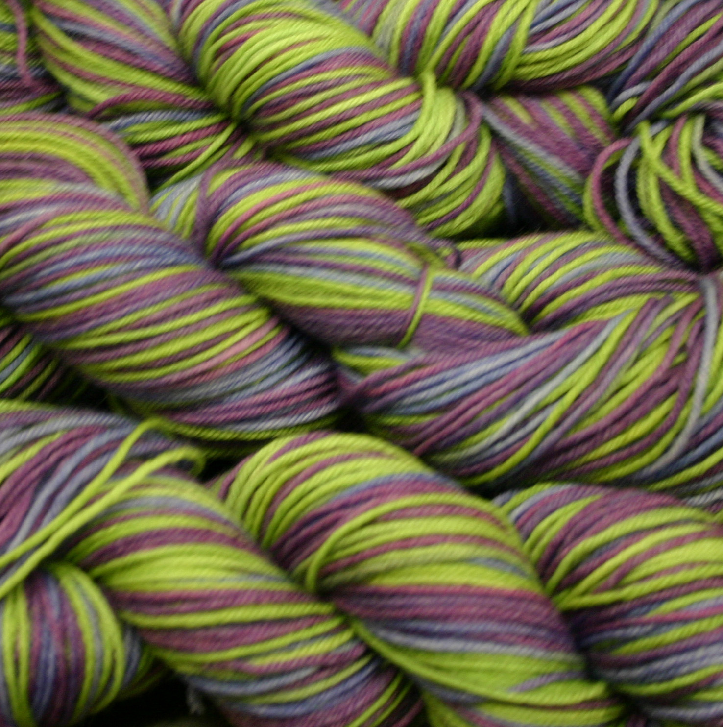 Ivy Brambles Enrapture Yarn - 202 Violets