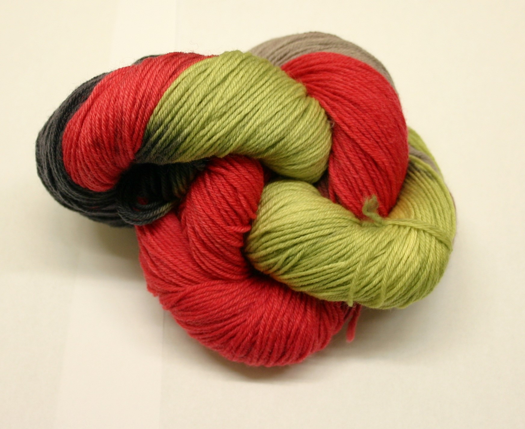 Ivy Brambles Enrapture Yarn - 025 Poppy