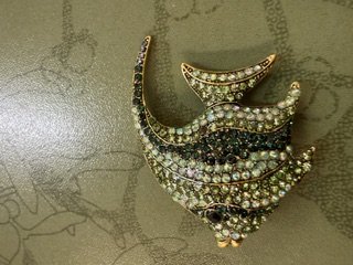 Rhinestone Brooch - Fish - Green