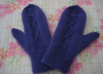 Lalas Mittens Pattern by Gina House